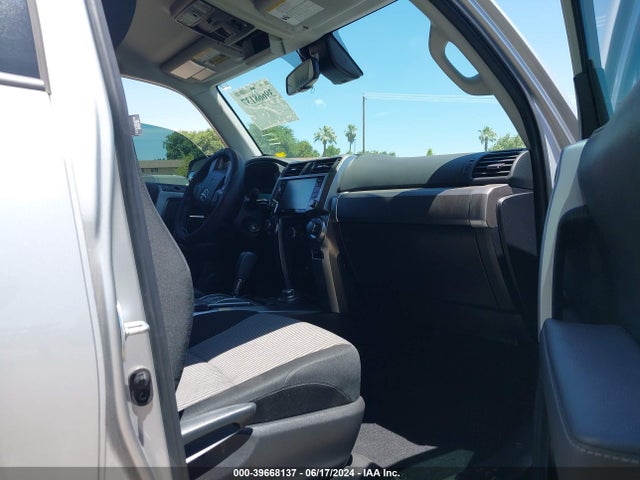 Toyota 4RUNNER SR5 2021 JTEMU5JR8M5850382 Image 5