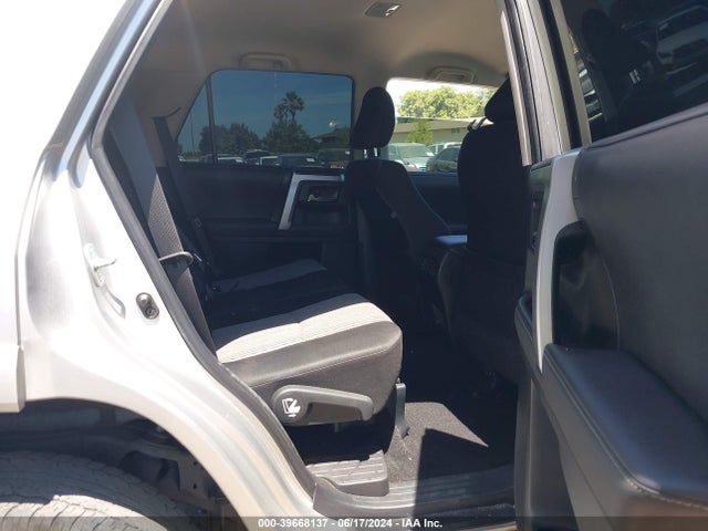 Toyota 4RUNNER SR5 2021 JTEMU5JR8M5850382 Image 8