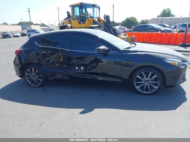3MZBN1L32JM238238 Mazda Mazda3 Touring