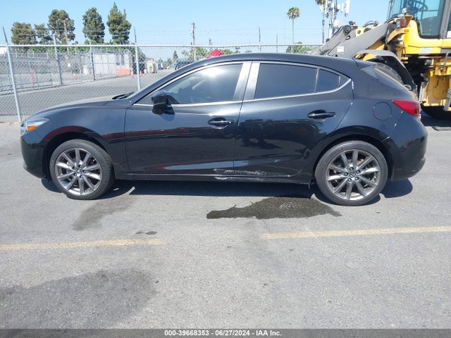 3MZBN1L32JM238238 Mazda Mazda3 Touring