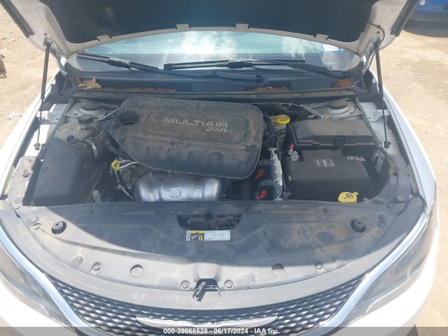 1C3CCCAB2GN132880 Chrysler 200 Limited