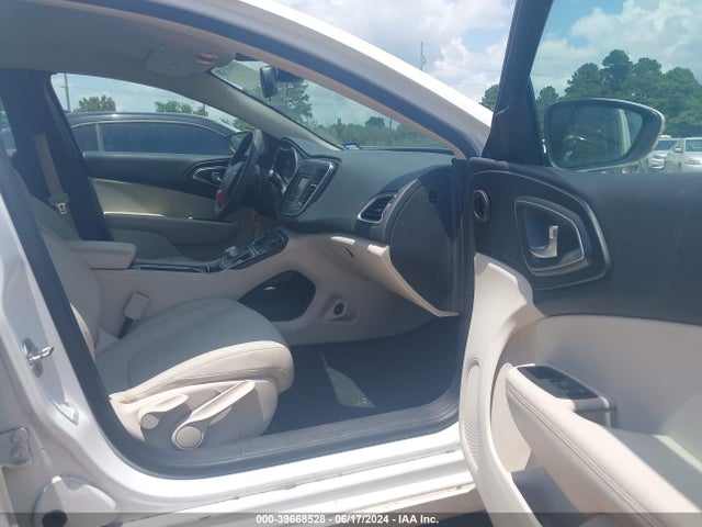 1C3CCCAB2GN132880 Chrysler 200 Limited