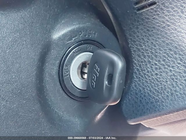 5YFBURHE9HP652683 Toyota COROLLA SE