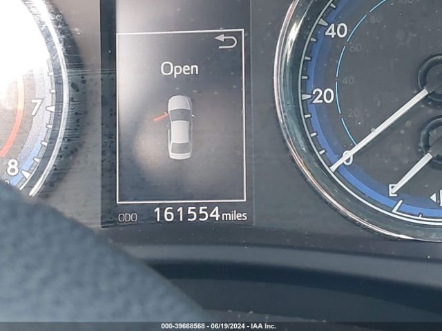 5YFBURHE9HP652683 Toyota COROLLA SE
