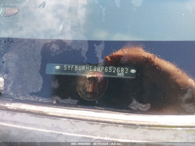 5YFBURHE9HP652683 Toyota COROLLA SE