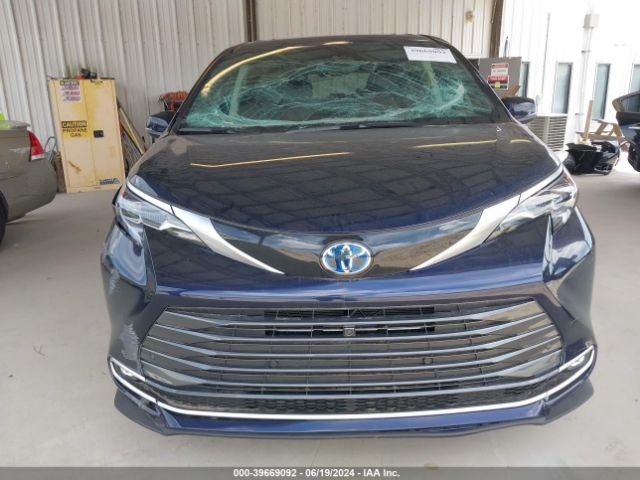 5TDERKEC3RS183317 Toyota Sienna Platinum