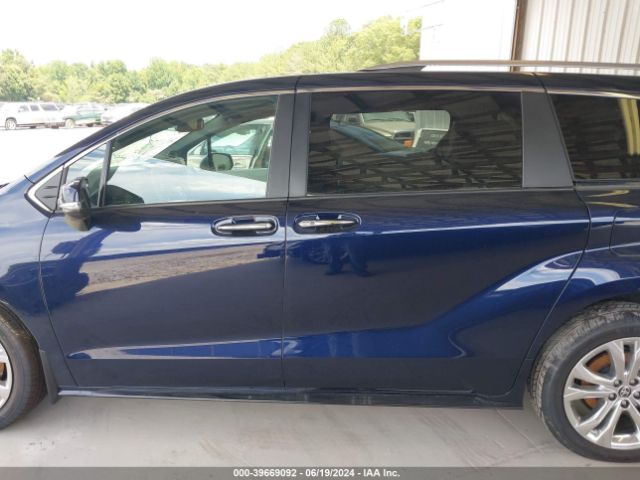 5TDERKEC3RS183317 Toyota Sienna Platinum