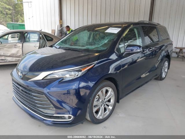 5TDERKEC3RS183317 Toyota Sienna Platinum