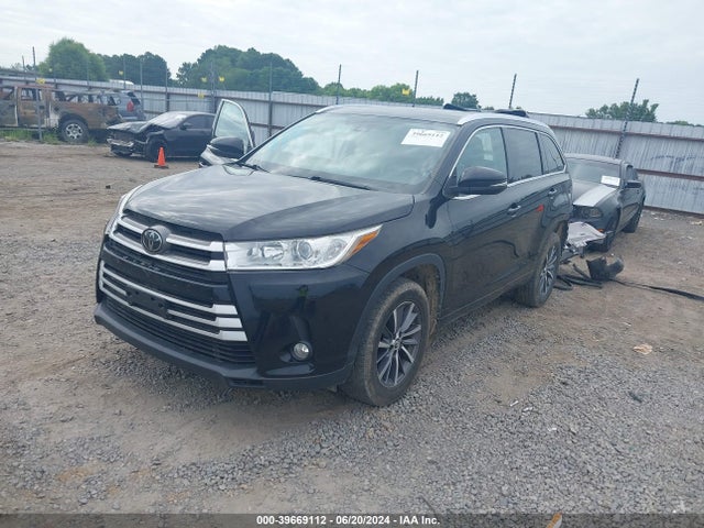 Toyota Highlander Xle 2018 5TDJZRFH1JS871905 Image 2
