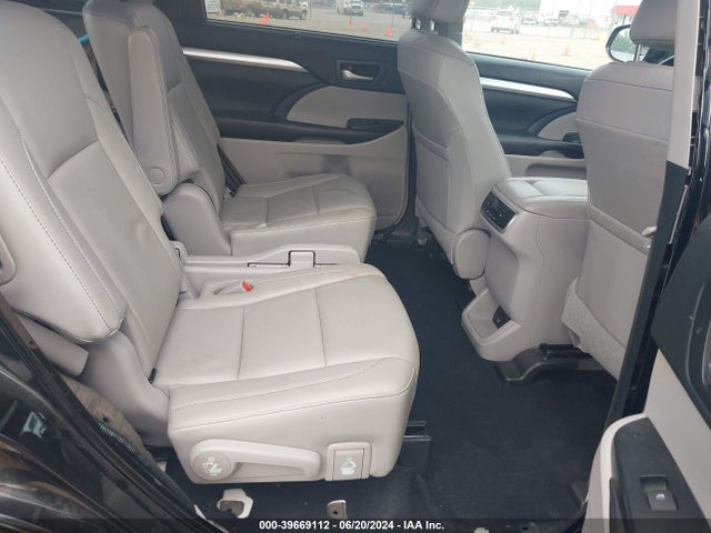 Toyota Highlander Xle 2018 5TDJZRFH1JS871905 Image 8