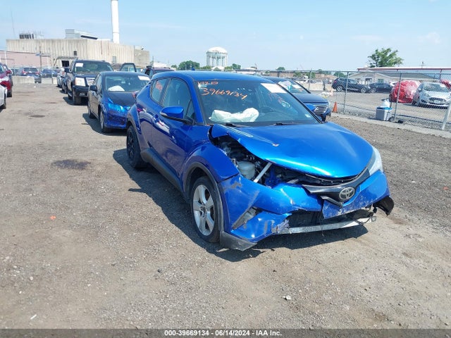 Toyota C-HR XLE 2018 NMTKHMBX2JR005295 zdjęcie główne