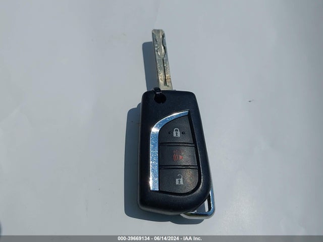 Toyota C-HR XLE 2018 NMTKHMBX2JR005295 Image 11