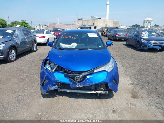 Toyota C-HR XLE 2018 NMTKHMBX2JR005295 Image 12