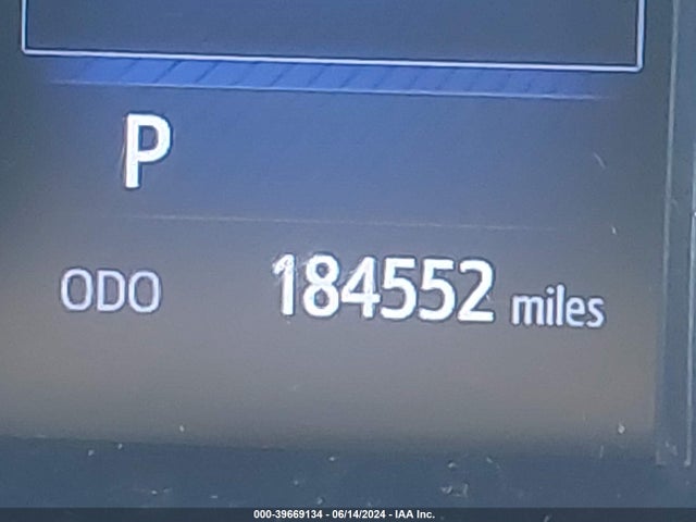 Toyota C-HR XLE 2018 NMTKHMBX2JR005295 Image 15