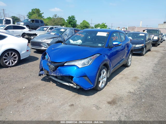 Toyota C-HR XLE 2018 NMTKHMBX2JR005295 Image 2