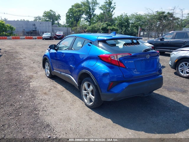 Toyota C-HR XLE 2018 NMTKHMBX2JR005295 Image 3