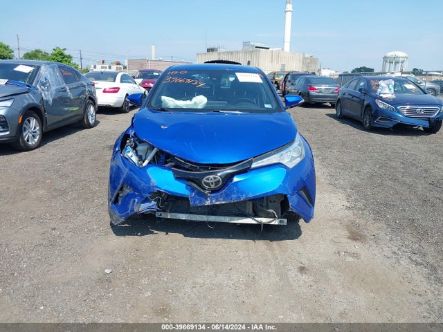 Toyota C-HR XLE 2018 NMTKHMBX2JR005295 Image 6