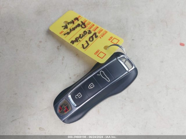 WP0AB2A79HL124218 Porsche Panamera 4s