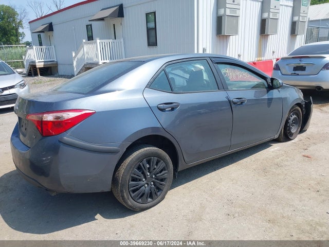 Toyota COROLLA LE 2018 2T1BURHE3JC022681 Image 4