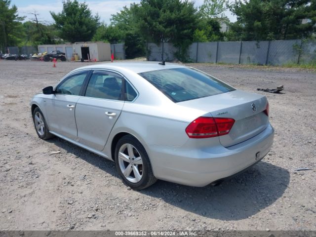 1VWAT7A3XFC102276 Volkswagen Passat 1.8t Limited Edition