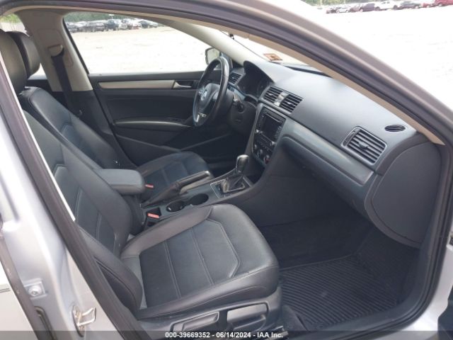 1VWAT7A3XFC102276 Volkswagen Passat 1.8t Limited Edition