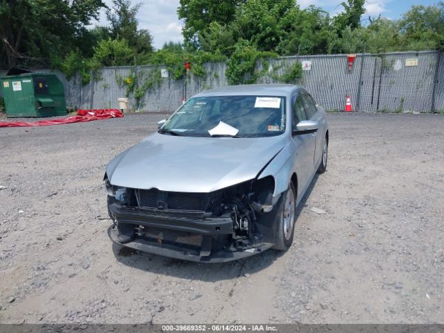 1VWAT7A3XFC102276 Volkswagen Passat 1.8t Limited Edition