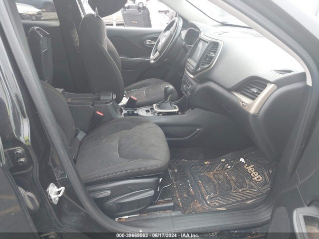1C4PJLCB3FW723180 Jeep Cherokee Latitude Altitude