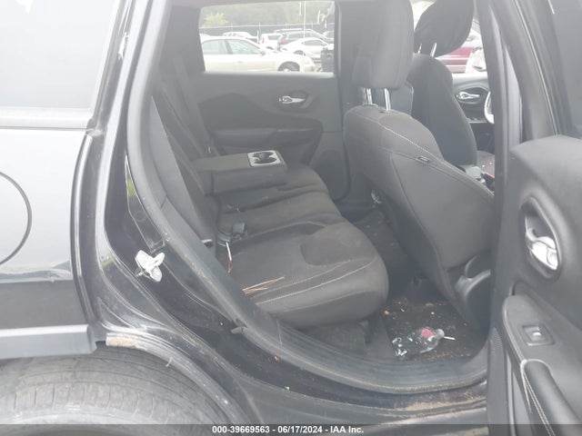 1C4PJLCB3FW723180 Jeep Cherokee Latitude Altitude