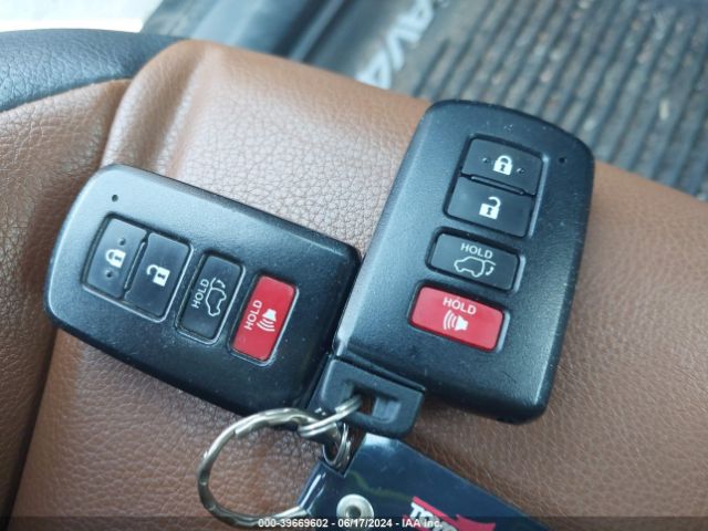 JTMDJREV9HD136686 Toyota Rav4 Hybrid Limited