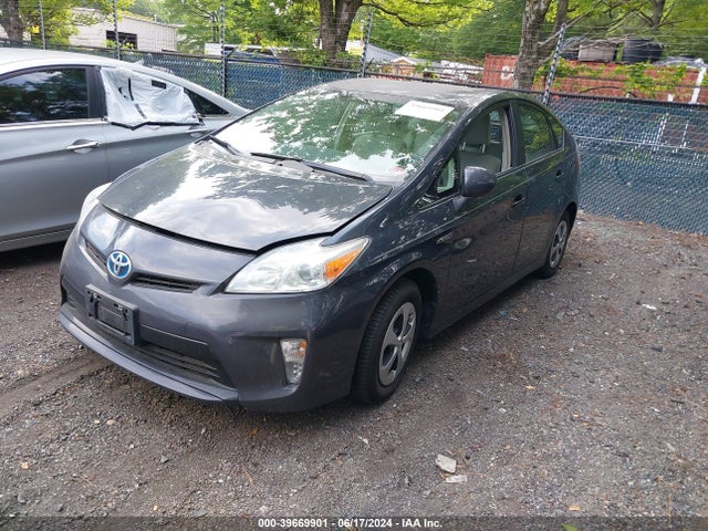 Toyota Prius Two 2014 JTDKN3DUXE0382067 Image 2