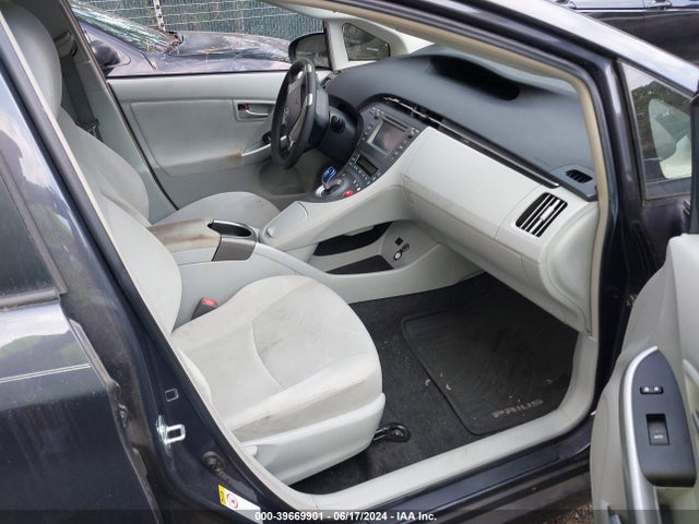 Toyota Prius Two 2014 JTDKN3DUXE0382067 Image 5