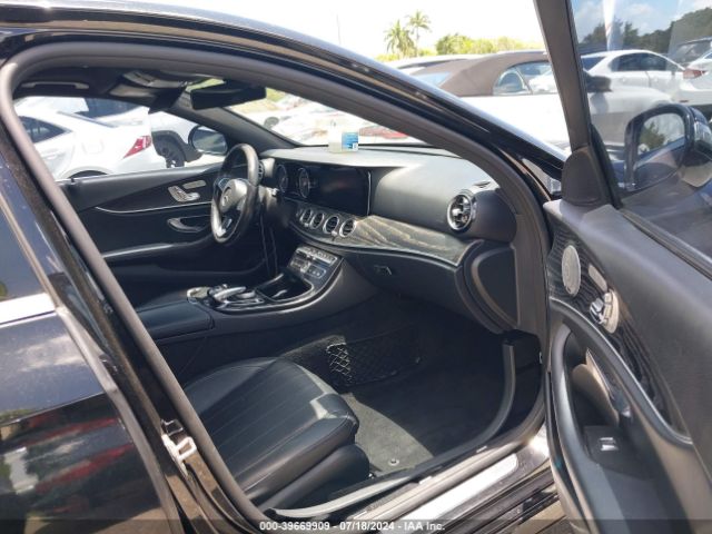 WDDZF4JBXHA048906 Mercedes-Benz E 300