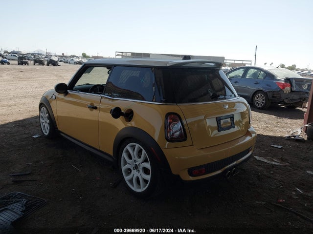 2008 MINI COOPER S WMWMF73598TV33407 Photo 2