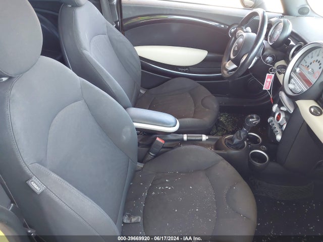 2008 MINI COOPER S WMWMF73598TV33407 Photo 4