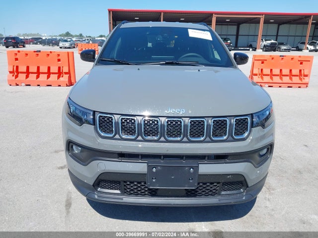 3C4NJDFN2RT575990 Jeep Compass Latitude Lux Fwd