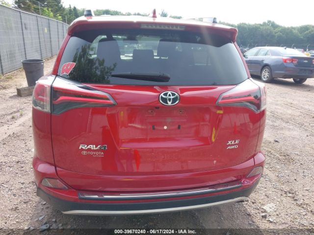JTMRFREV3GJ072605 Toyota Rav4 Xle