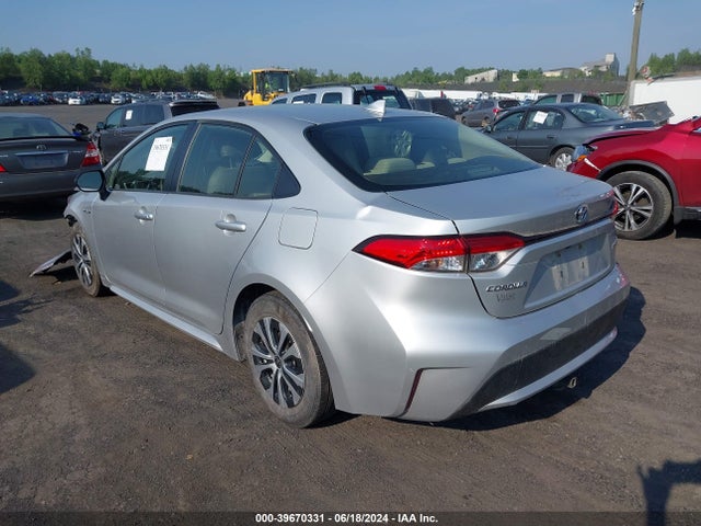 Toyota Corolla Hybrid Le 2021 JTDEAMDE9MJ030078 Image 3
