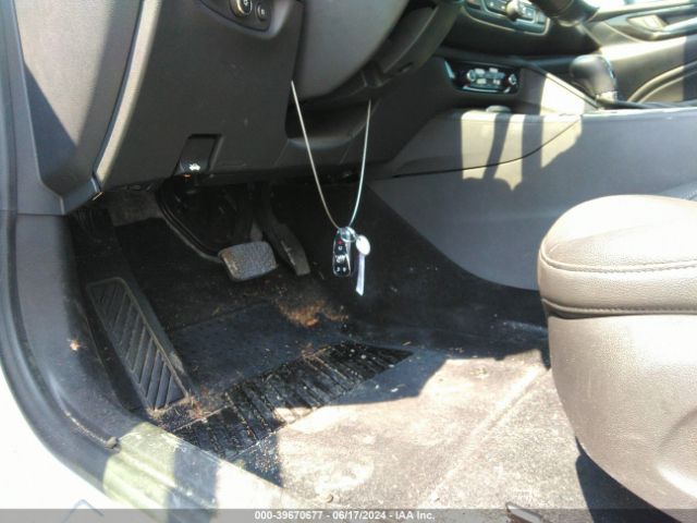 W04GV8SX4J1102609 Buick Regal Tourx Essence