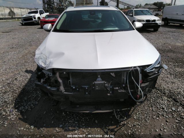 W04GV8SX4J1102609 Buick Regal Tourx Essence
