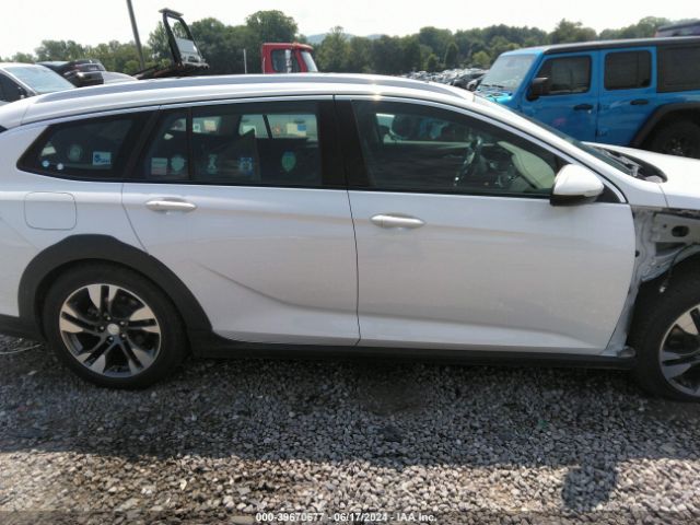 W04GV8SX4J1102609 Buick Regal Tourx Essence