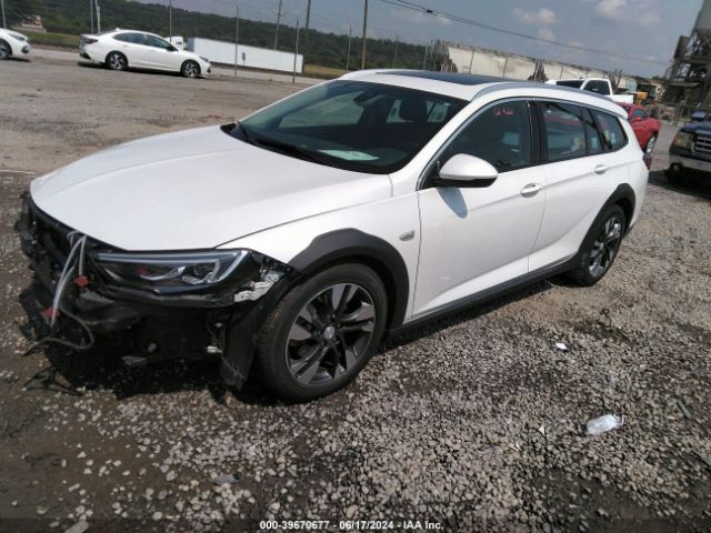 W04GV8SX4J1102609 Buick Regal Tourx Essence