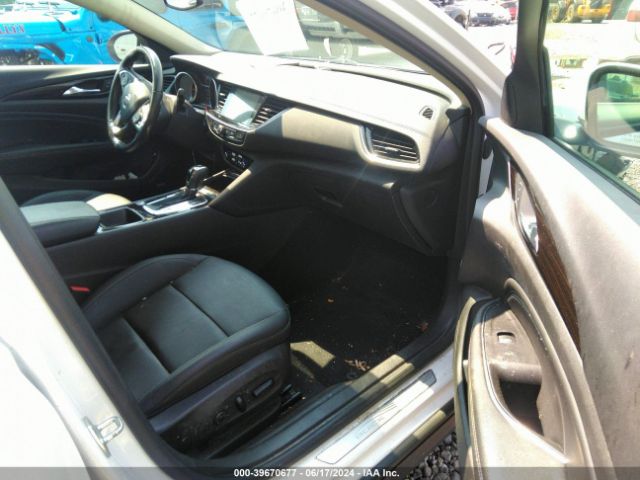 W04GV8SX4J1102609 Buick Regal Tourx Essence