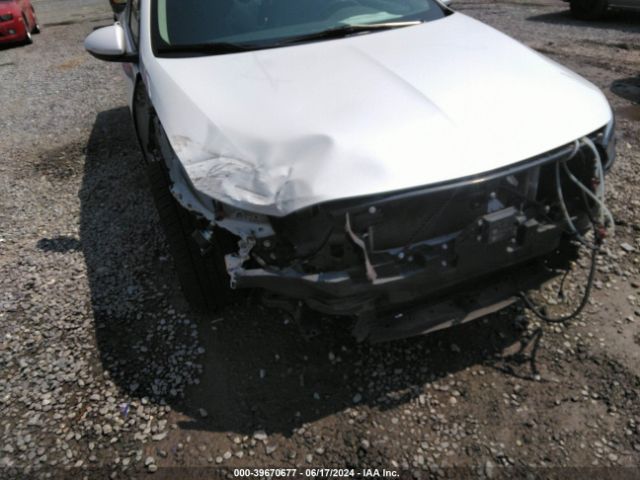W04GV8SX4J1102609 Buick Regal Tourx Essence