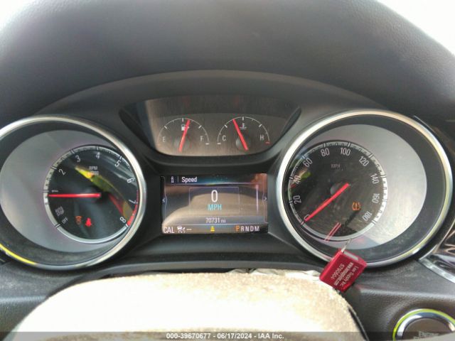 W04GV8SX4J1102609 Buick Regal Tourx Essence