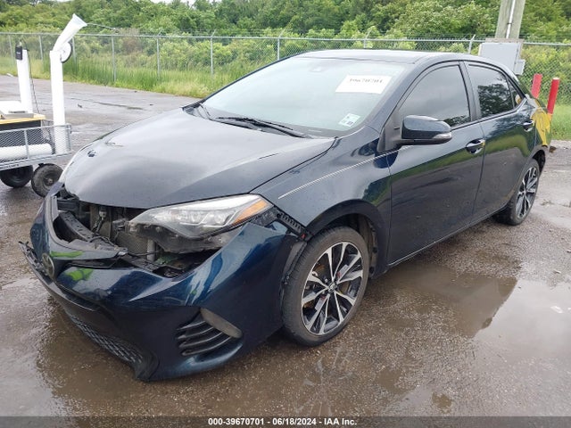 Toyota COROLLA SE 2018 5YFBURHE9JP846006 Image 2