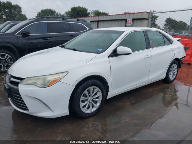 Toyota CAMRY LE 2016 4T4BF1FK0GR537719 Image 2