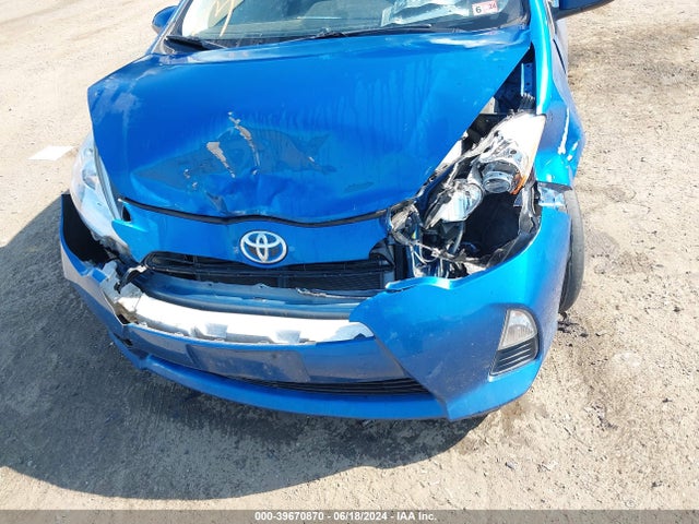 Toyota Prius C Two 2014 JTDKDTB37E1575378 Image 10