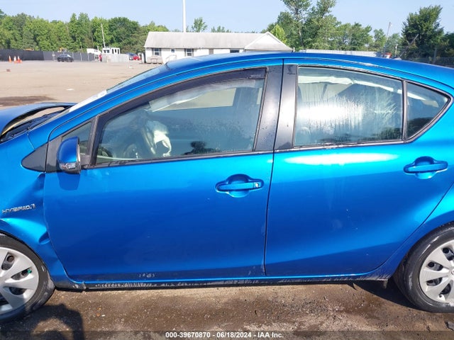 Toyota Prius C Two 2014 JTDKDTB37E1575378 Image 14