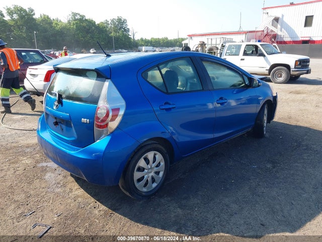 Toyota Prius C Two 2014 JTDKDTB37E1575378 Image 4