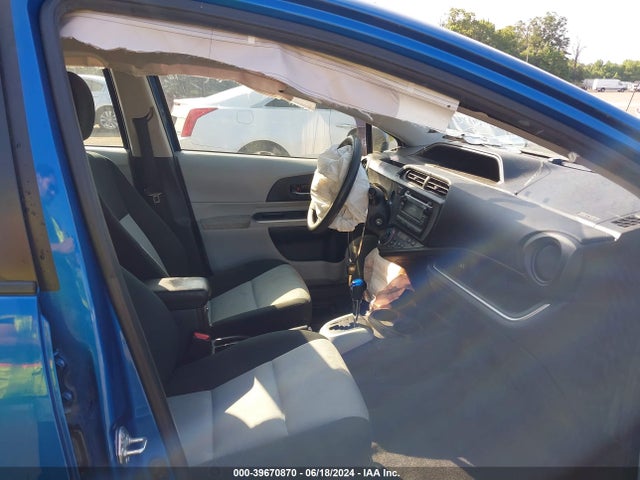 Toyota Prius C Two 2014 JTDKDTB37E1575378 Image 5